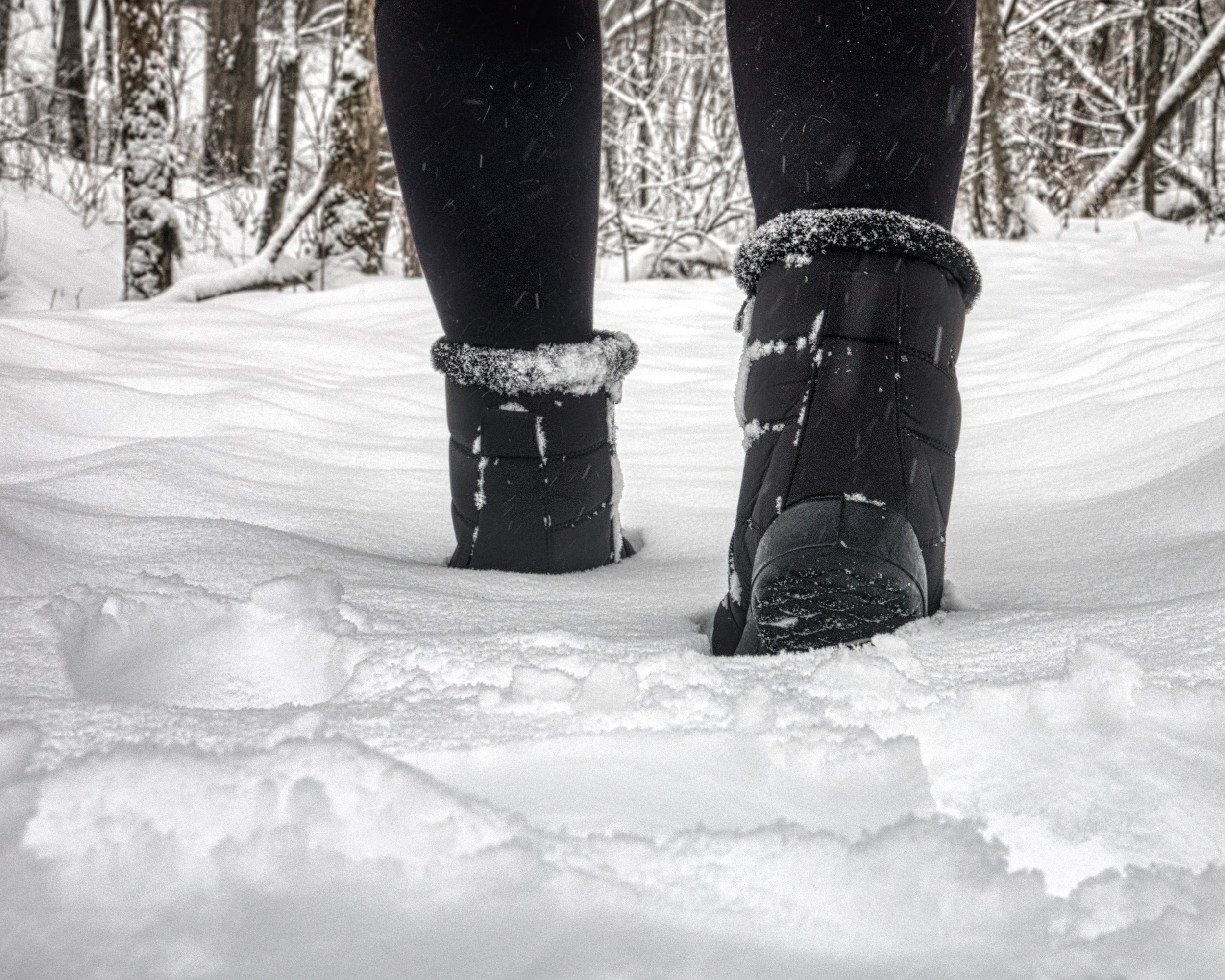 Why LiFePO₄ Batteries Perform Better in Winter Than Lead-Acid